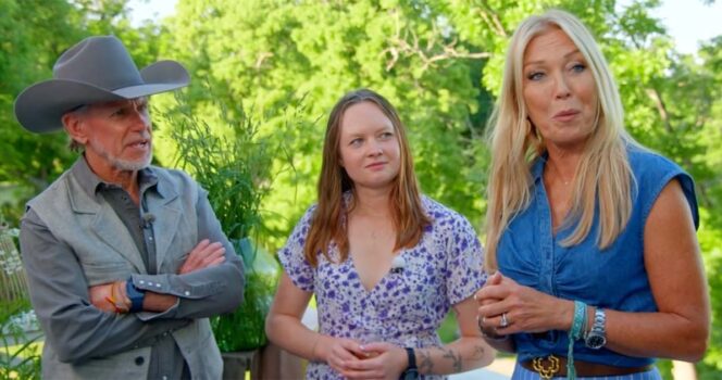 Bonde söker fru 2024: deltagarna Göran och Alma med programledaren Linda Lindorff. Foto: TV4