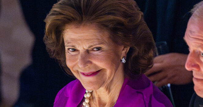 Drottning Silvia och Marcus Wallenberg i samband med att Marcus Wallenbergpriset 2024 delades ut vid en ceremoni på Grand Hôtel i Stockholm på måndagen. Marcus Wallenbergpriset delas varje år ut för vetenskapliga upptäckter inom skogsindustriell forskning. Prissumman är två miljoner kronor.