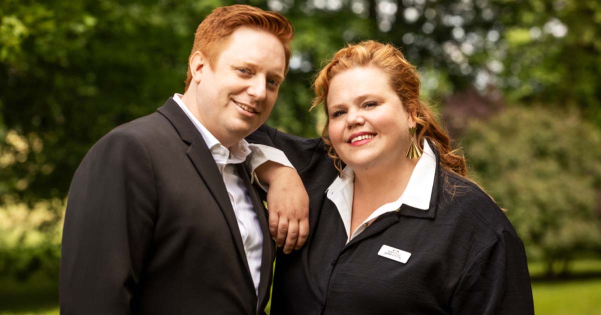 Programledarna Linnéa Wikblad och Markus Granseth för Hotell Romantik säsong 3, 2025.