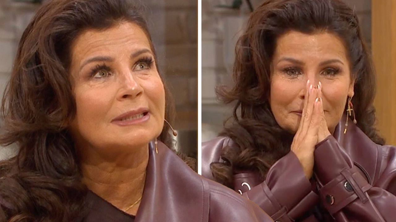 Carola Häggkvist blir rörd till tårar och håller händerna framför ansiktet i Nyhetsmorgon