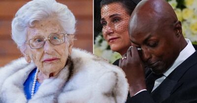 Prinsessan Astrid i pälsjacka intill sörjande prinsessan Märtha Louise och Durek Verrett vid begravning. Foto: Stian Lysberg Solum / NTB / TT & Lise Åserud / NTB / TT