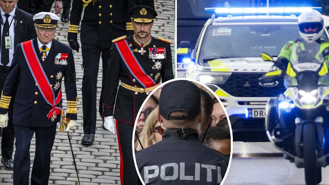 Kung Carl XVI Gustaf och kung Haakon går i procession, polisbilar och motorcykel med blåljus samt polis i folkmassa.